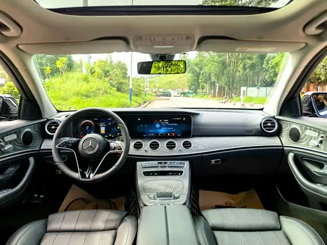 Mercedes-Benz E-Class — Фото автомобиля 8