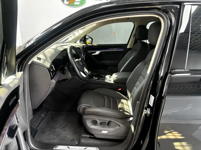 Volkswagen Touareg — Фото автомобиля 12