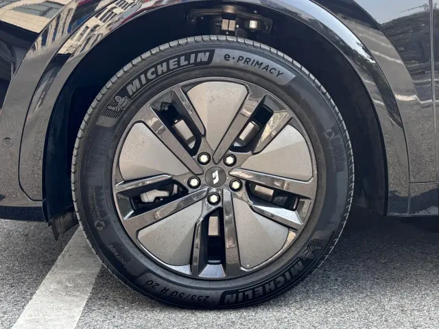 Li Auto L7 — Фото автомобиля 7