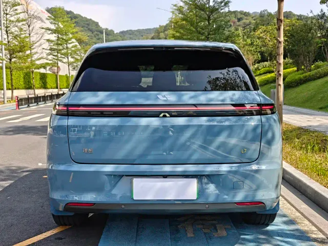 Li Auto L7 — Фото автомобиля 24