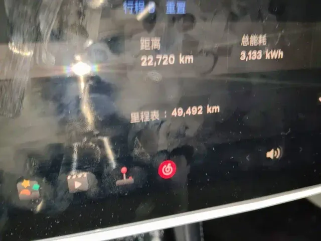 Tesla Model 3 — Фото автомобиля 13
