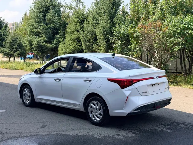 Hyundai Verna — Фото автомобиля 4