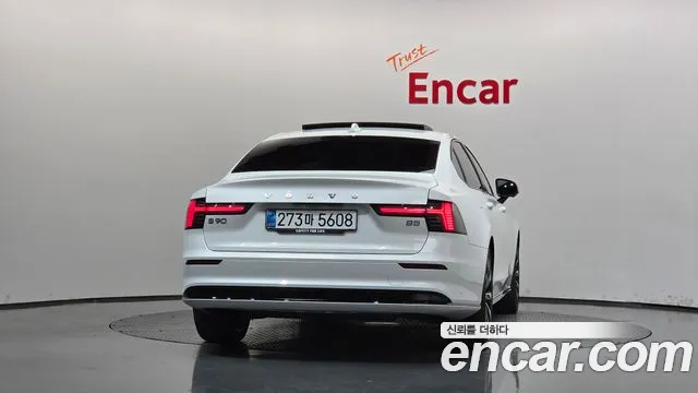 Volvo S90 — Фото автомобиля 4