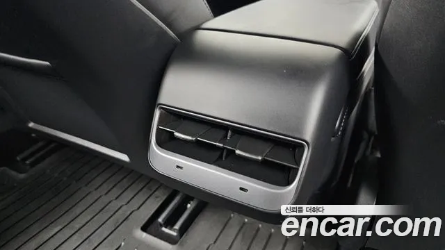Tesla Model 3 — Фото автомобиля 26