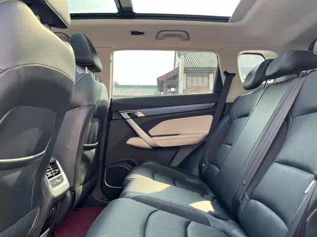 Geely Boyue — Фото автомобиля 10