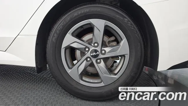 Kia K5 Новый K5 3 поколение 2.0 LPi(Для проката) — Фото автомобиля 18