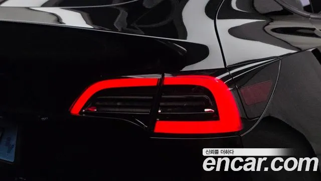 Tesla Model Y — Фото автомобиля 8