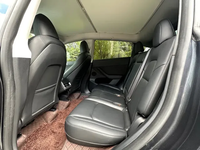 Tesla Model Y — Фото автомобиля 8