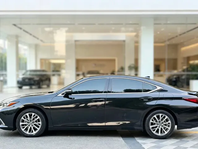 Lexus ES — Фото автомобиля 7