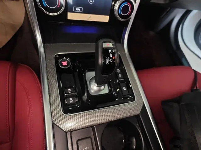 Jaguar XEL — Фото автомобиля 5