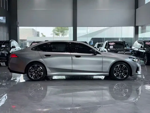 BMW 5 Series — Фото автомобиля 7