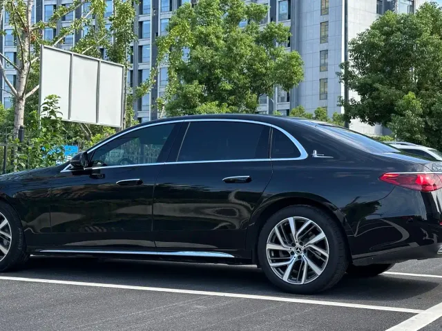 Mercedes-Benz E-Class — Фото автомобиля 7