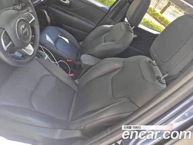Jeep Renegade — Фото автомобиля 6