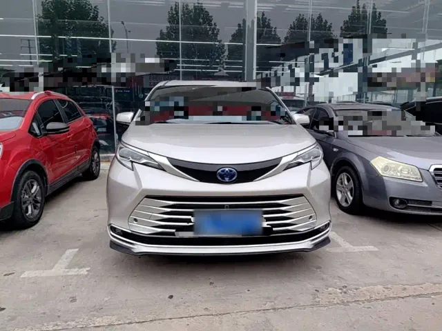 Toyota Sienna — Фото автомобиля 2