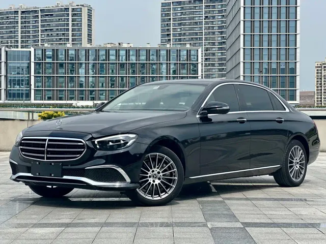 Фотография автомобиля — Mercedes-Benz E-Class