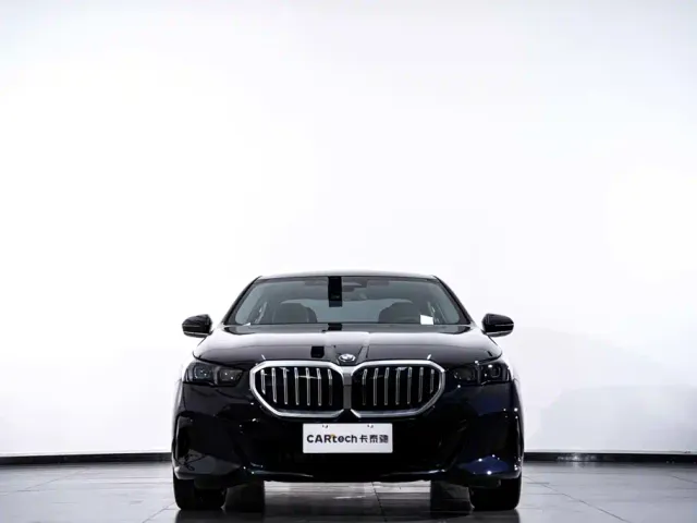 BMW 5 Series — Фото автомобиля 3