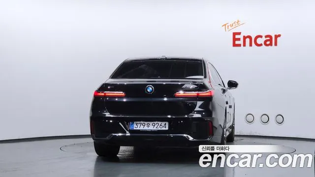 BMW 7-Series — Фото автомобиля 4