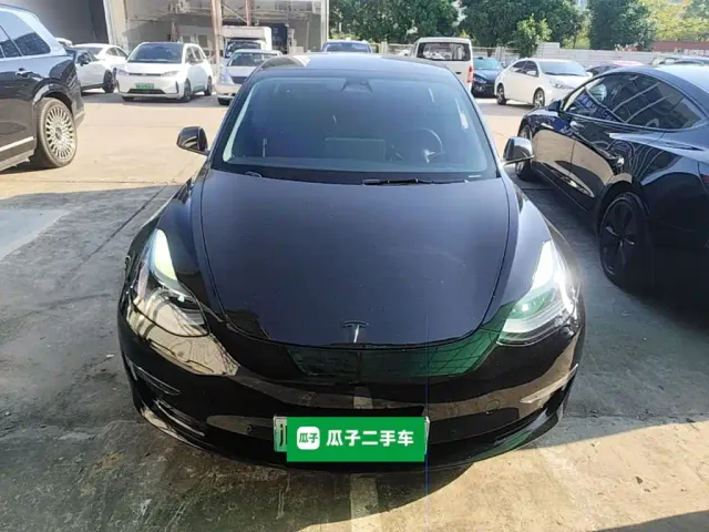 Tesla Model 3 — Фото автомобиля 2