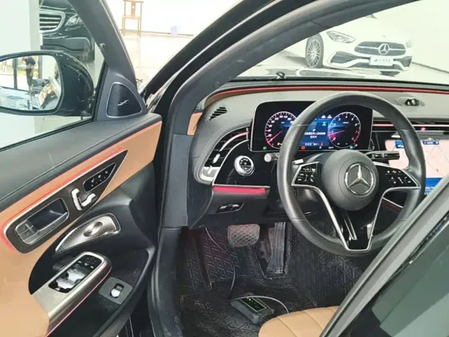 Mercedes-Benz E-Class — Фото автомобиля 15