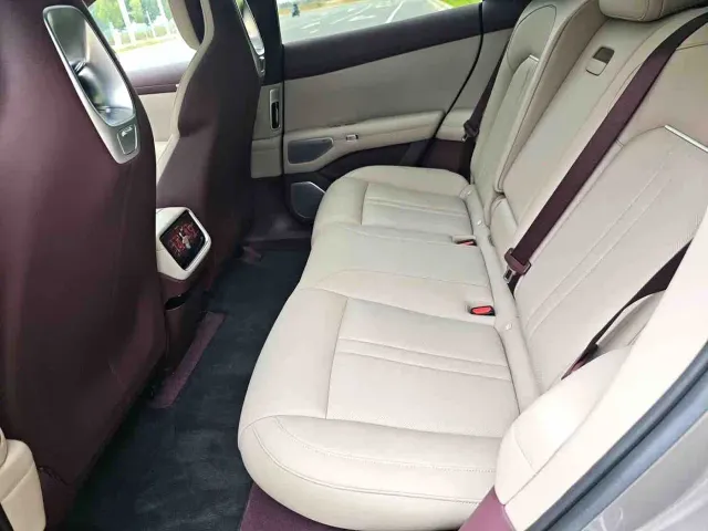 Xiaomi YU7 — Фото автомобиля 9