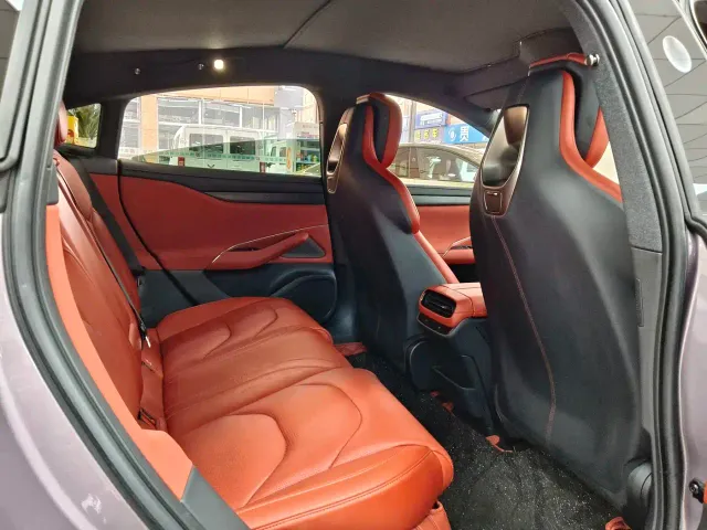 Xiaomi SU7 — Фото автомобиля 14