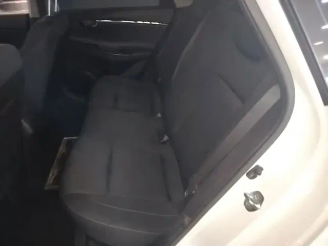 Hyundai Elantra — Фото автомобиля 16