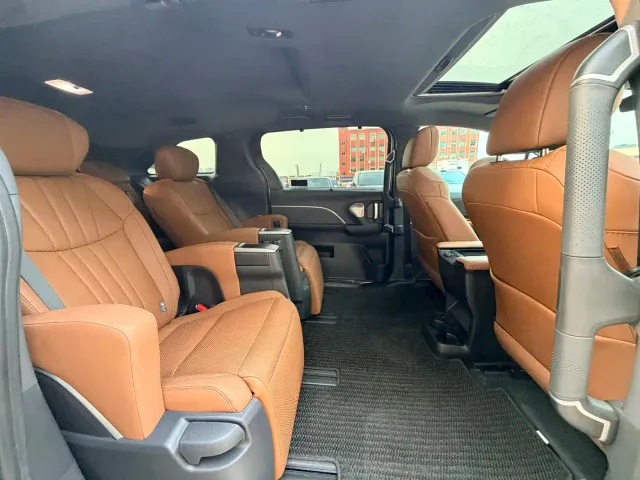 Toyota Sienna — Фото автомобиля 13
