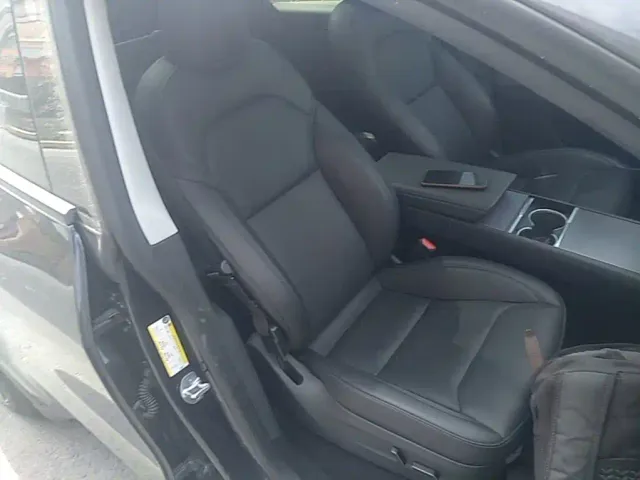 Tesla Model Y — Фото автомобиля 19