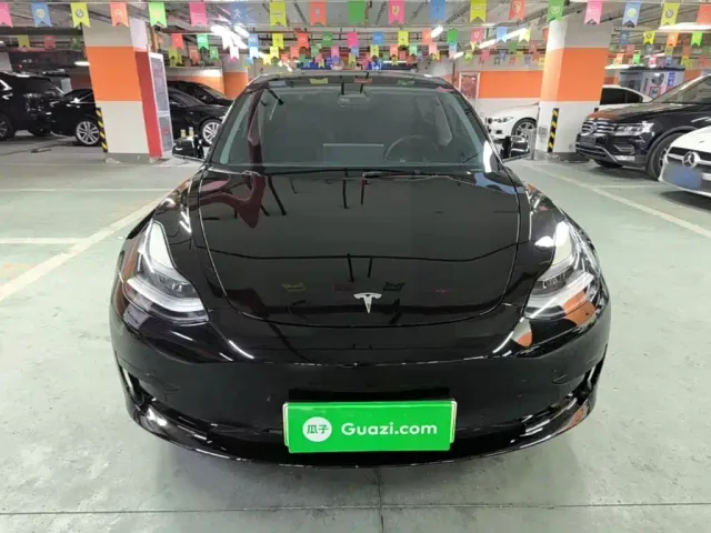Tesla Model 3 — Фото автомобиля 2