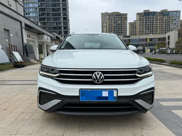 Volkswagen Tiguan L — Фото автомобиля 2