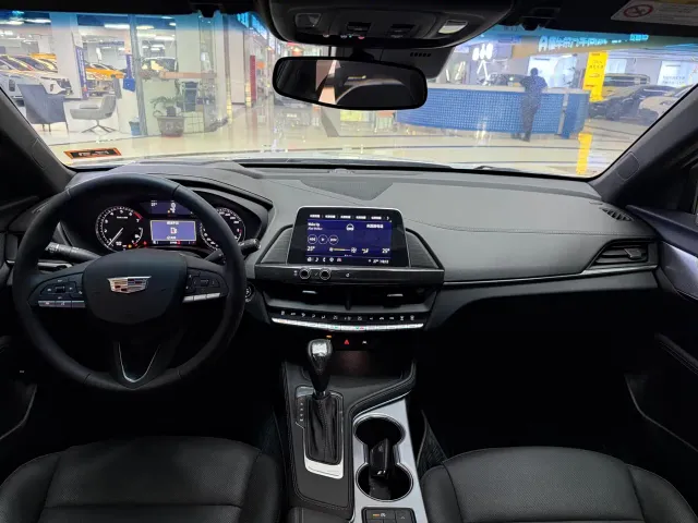 Cadillac CT4 — Фото автомобиля 9