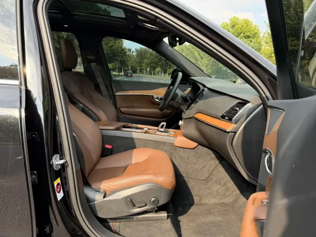 Volvo XC90 — Фото автомобиля 6