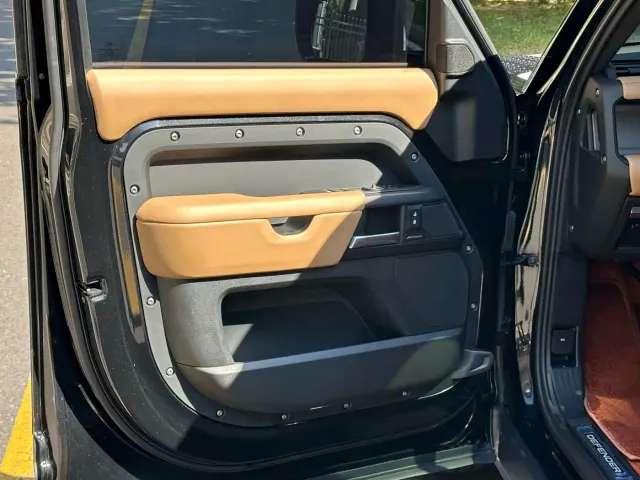 Land Rover Defender — Фото автомобиля 3