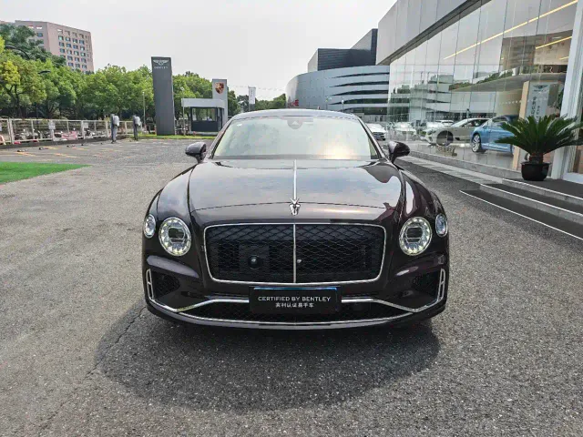 Bentley Flying Spur — Фото автомобиля 2