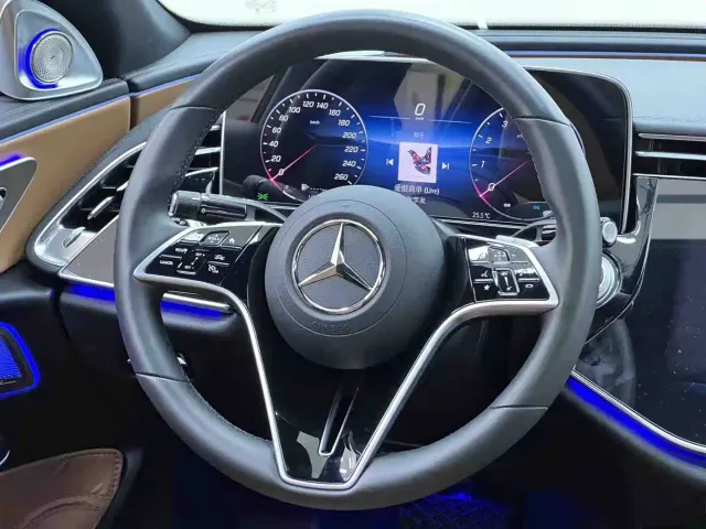 Mercedes-Benz E-Class — Фото автомобиля 25