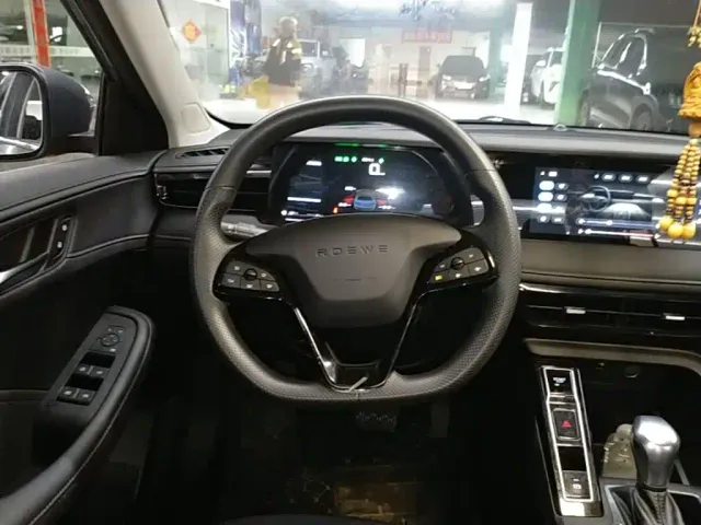 Roewe i5 — Фото автомобиля 10