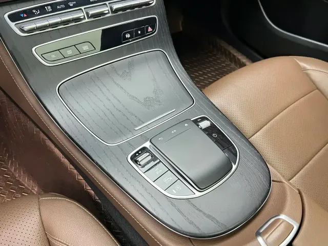 Mercedes-Benz E-Class — Фото автомобиля 11