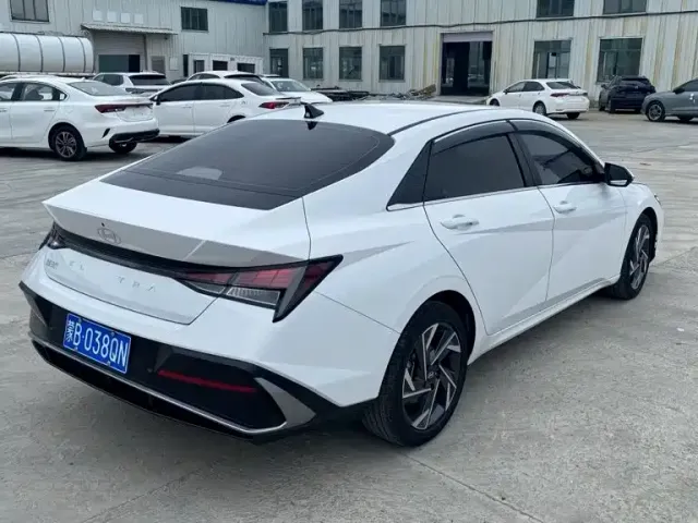 Hyundai Elantra — Фото автомобиля 4