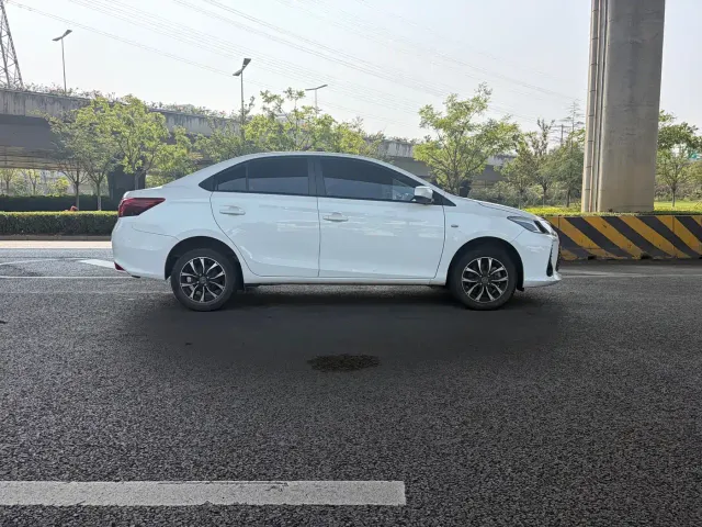 Toyota Vios — Фото автомобиля 3