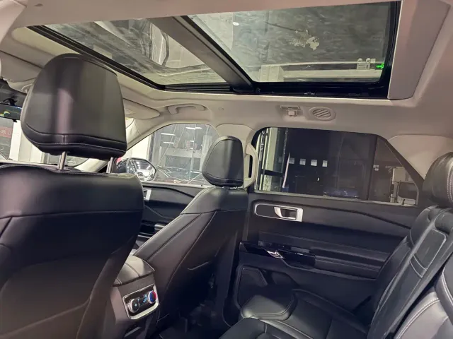 Ford Explorer — Фото автомобиля 10