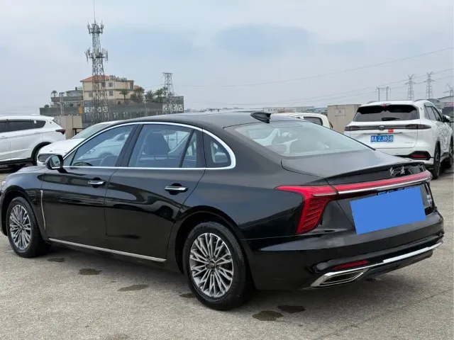 Hongqi H5 — Фото автомобиля 12