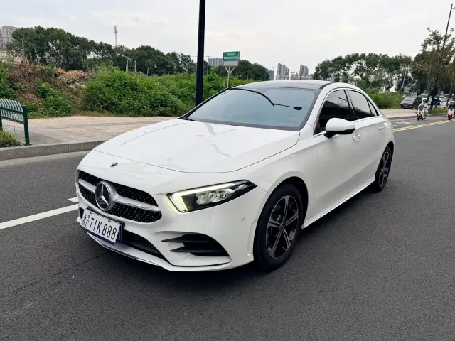 Фотография автомобиля — Mercedes-Benz A-Class