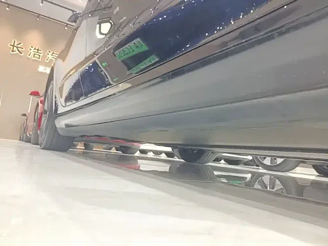 Tesla Model 3 — Фото автомобиля 20