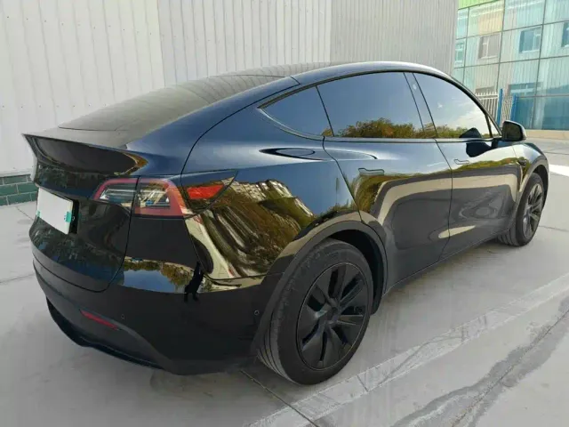 Tesla Model Y — Фото автомобиля 9