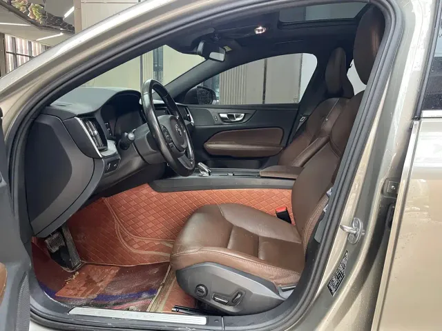 Volvo S60 — Фото автомобиля 9