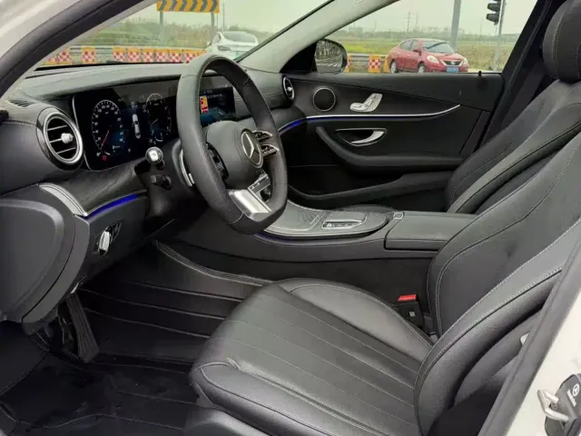 Mercedes-Benz E-Class — Фото автомобиля 3