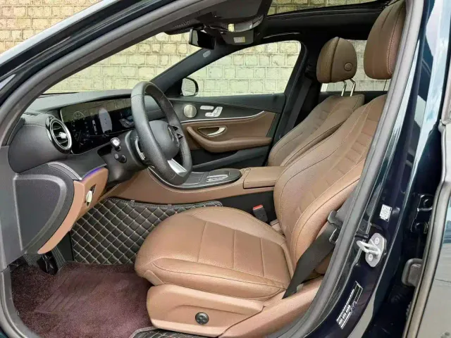 Mercedes-Benz E-Class — Фото автомобиля 3