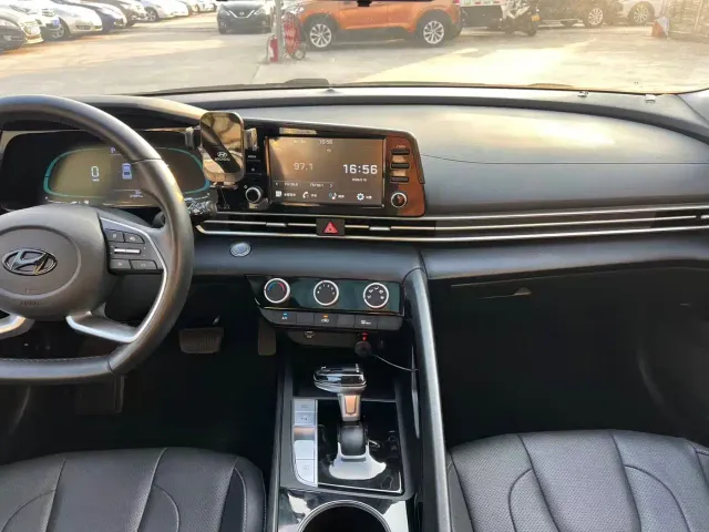 Hyundai Elantra — Фото автомобиля 10