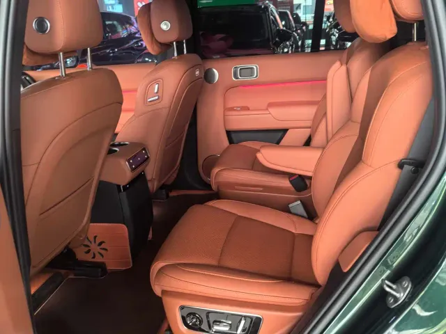 Li Auto L8 — Фото автомобиля 10