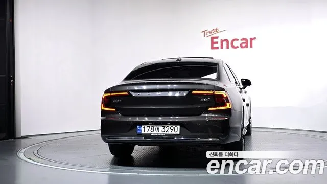 Volvo S90 — Фото автомобиля 4